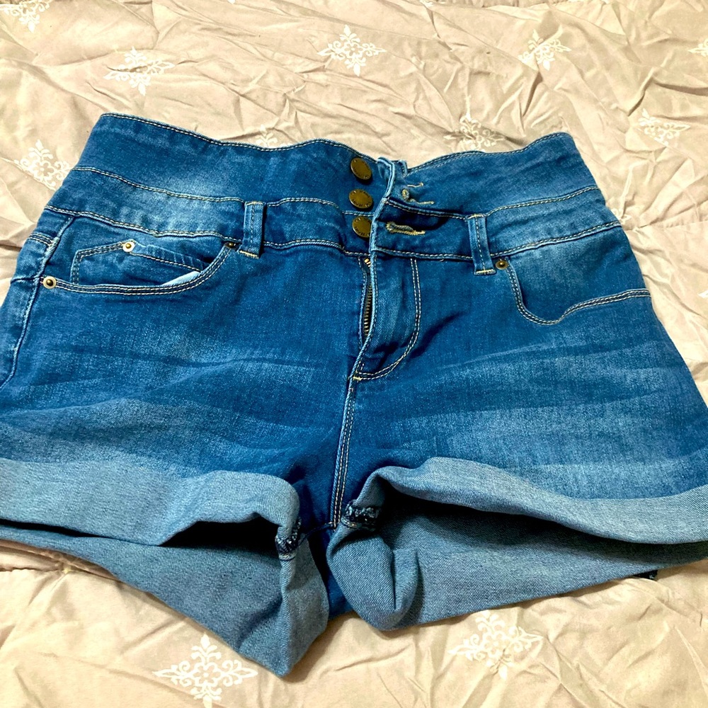 Ymi high rise 7 Jean shorts